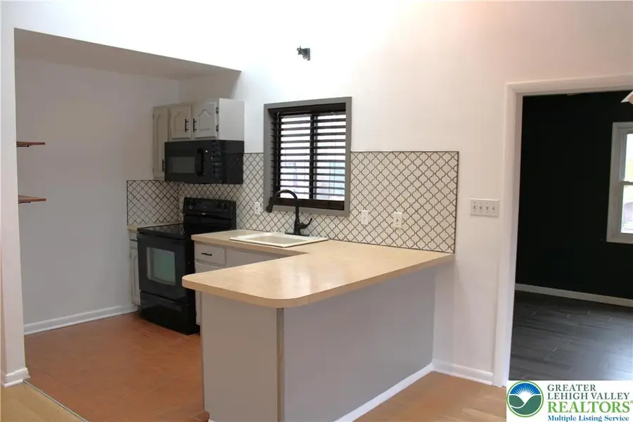 15 Hilltop Circle, Middle Smithfield Township, PA 18302 - Image #3