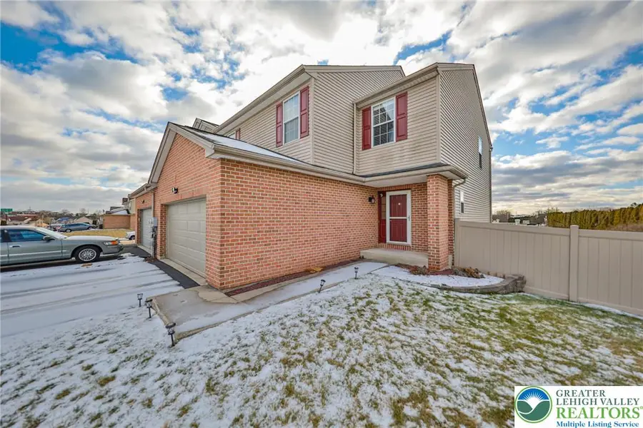 1101 Wynnewood Drive, Allen, PA 18067 - Image #2