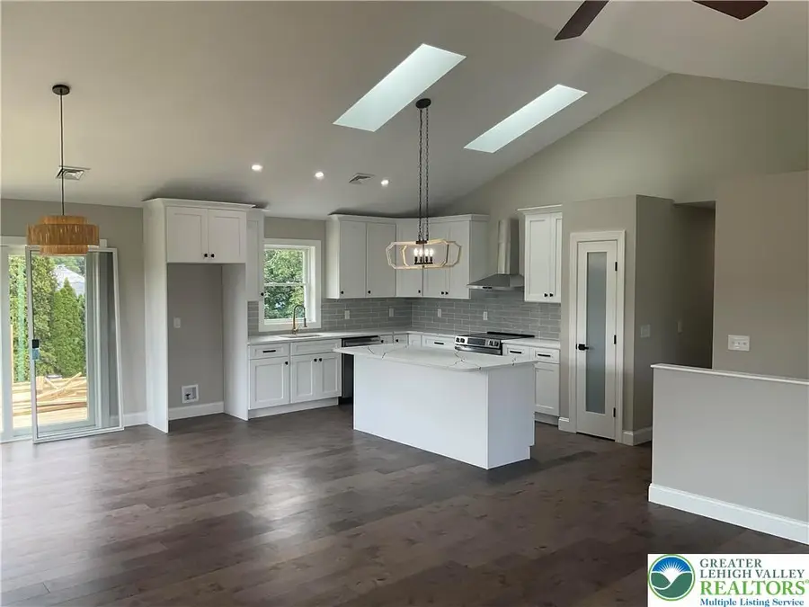 2827 Willow, North Whitehall Township, PA 18037 - Image #2