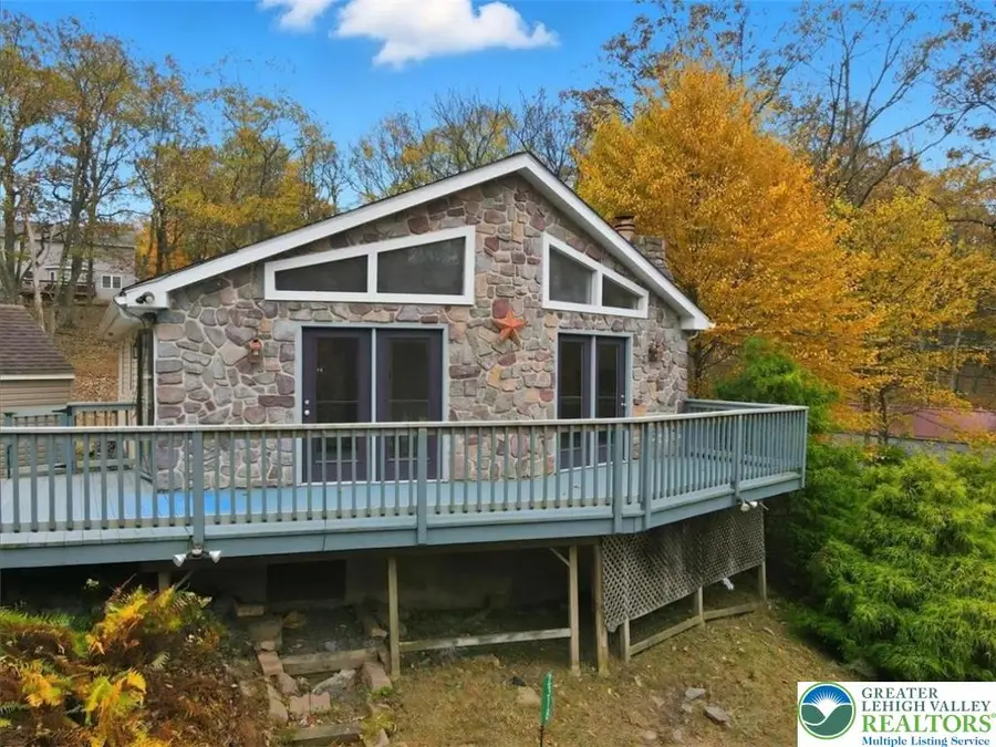 2318 Sunbird Court, Pocono Township, PA 18332 - Image #2