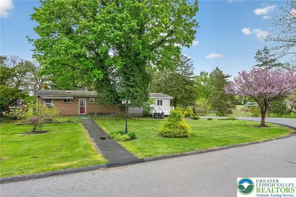 1220 Oakwood Drive, Hanover Twp, PA 18017