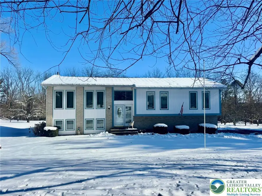 372 Oxford Circle, Moore Township, PA 18014 - #2