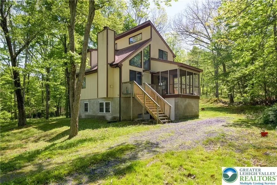 218 Blue Jay Court, Bushkill, PA 18324 - #2