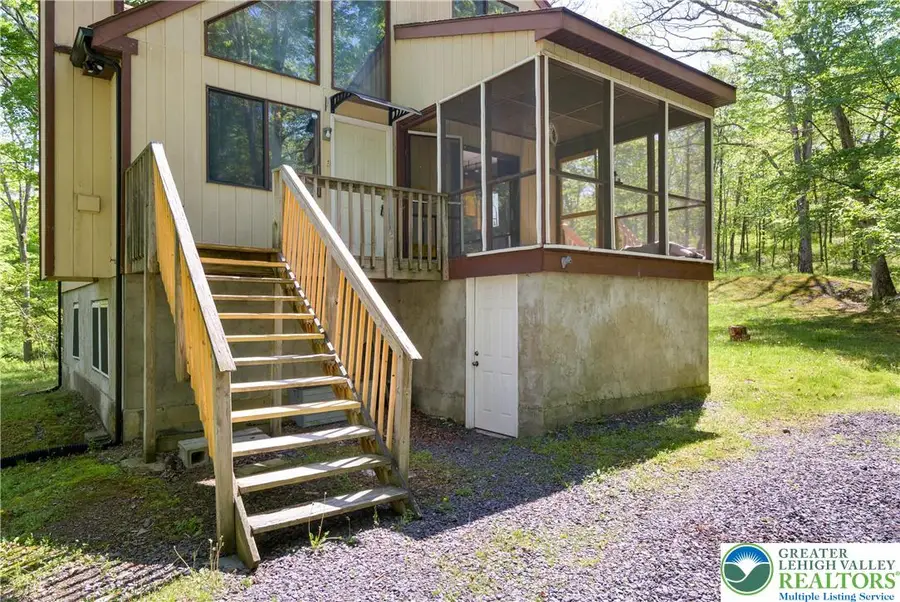 218 Blue Jay Court, Bushkill, PA 18324 - #3