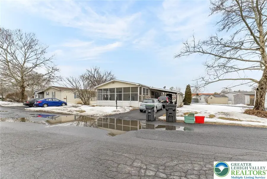 182 Greenbriar Drive S, Bath, PA 18014 - #2