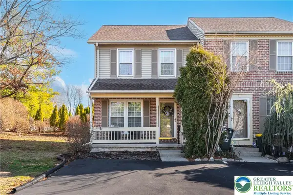 579 Ponds Edge Lane, Upper Macungie Twp, PA 18104