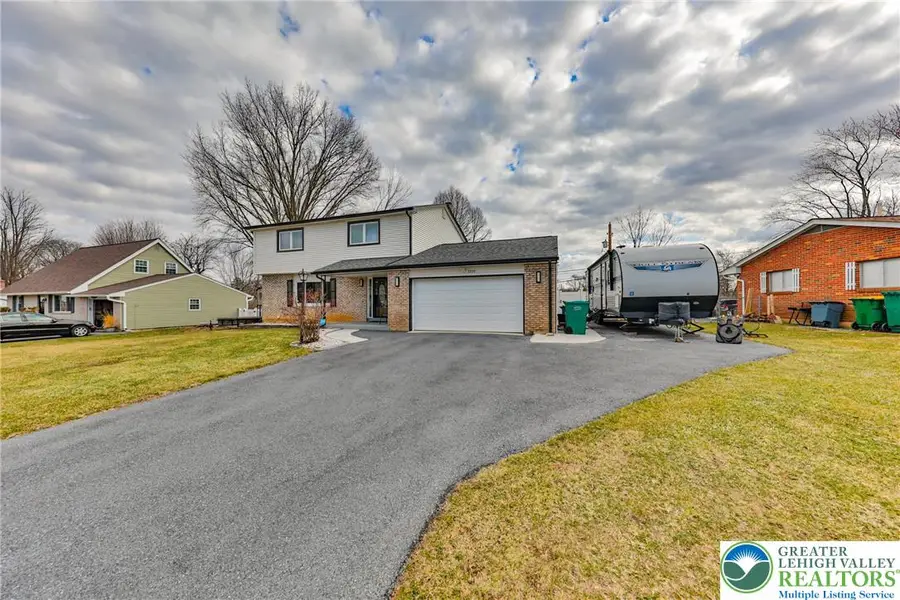 7270 Heather Road, Ancient Oaks, PA 18062 - #3