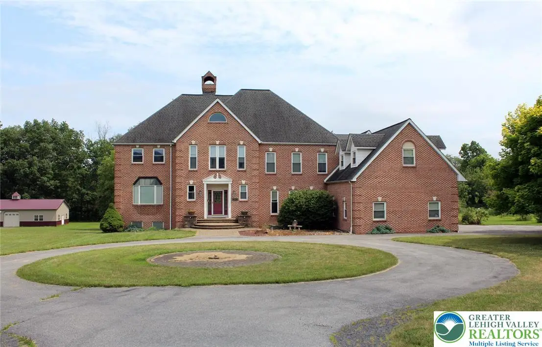 3045 W Scenic Drive, Moore, PA 18038 - #1