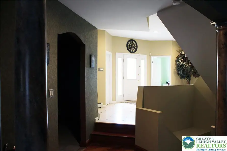 3045 W Scenic Drive, Moore, PA 18038 - #3