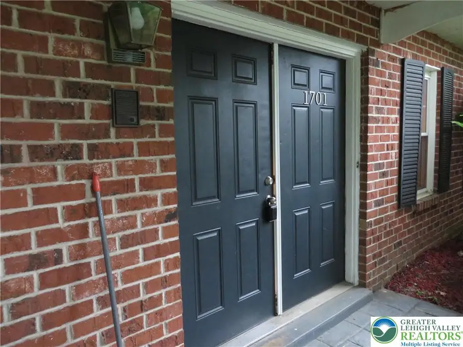 1701 Independence Court, South Whitehall, PA 18104 - #2