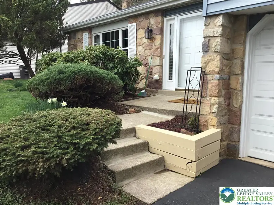 3605 Chalmette Road, South Whitehall, PA 18104 - #2