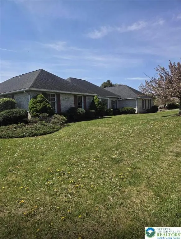 4621 Willow Lane, Lower Nazareth Twp, PA 18064