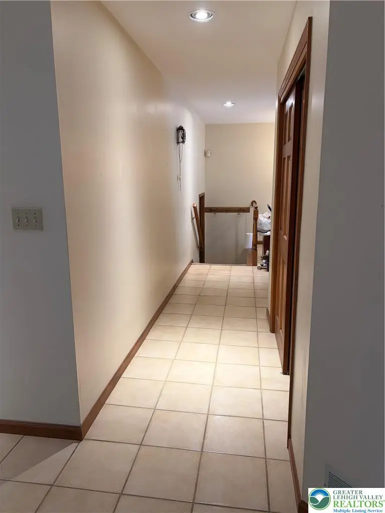 6 Aspen Court, Easton, PA 18040 - #3