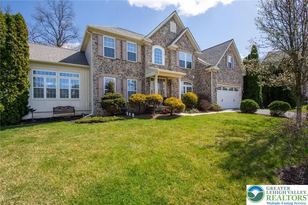 222 Lower Way Road, Palmer Twp, PA 18045