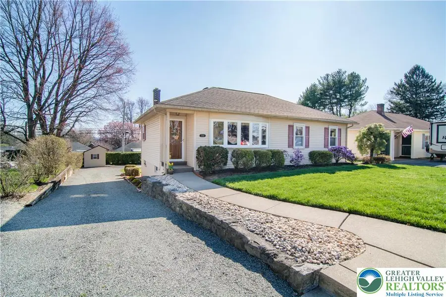 3316 Edinburgh Road, South Whitehall, PA 18104 - #2