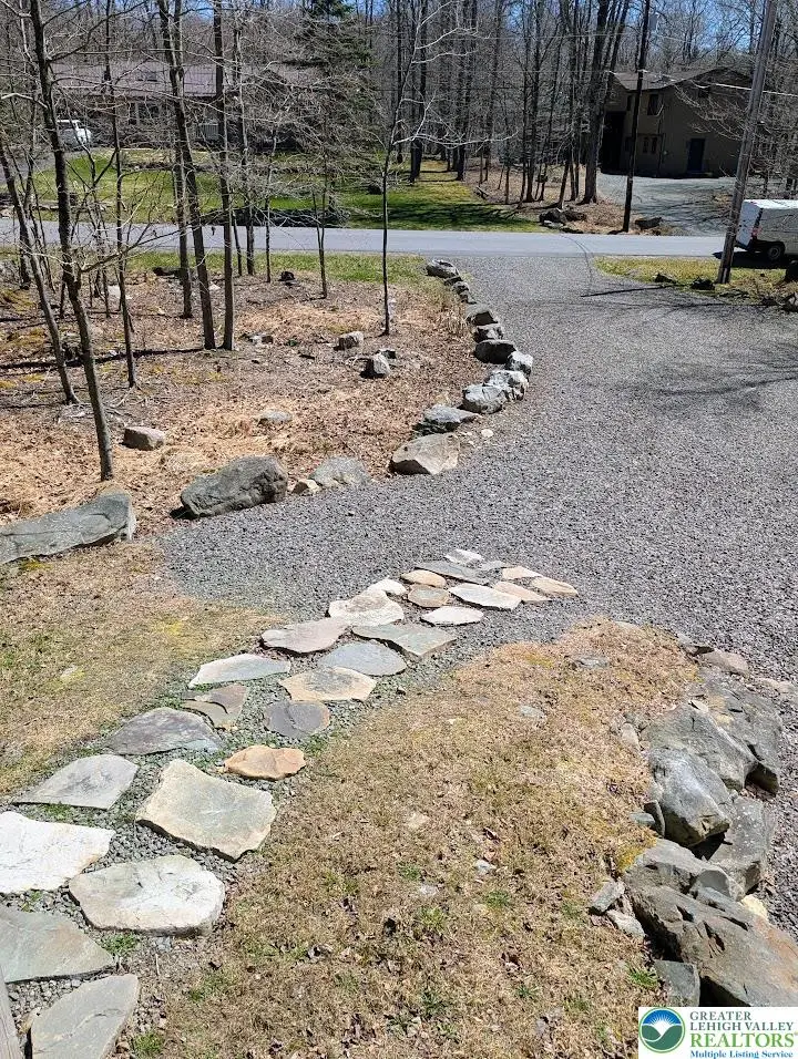 11 Poplar Place, Clifton, PA 18424 - #3