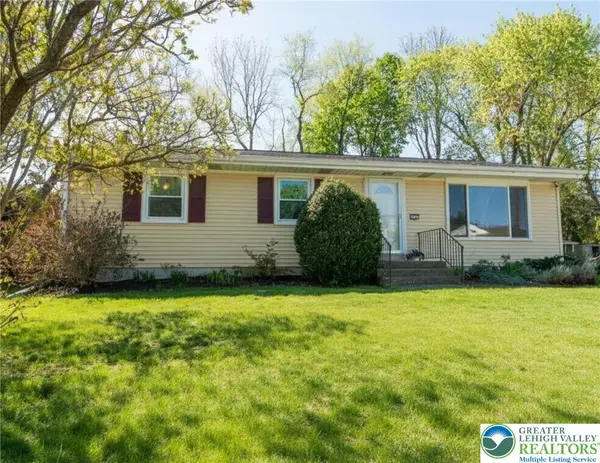 4882 Pine Grove Circle, Lower Macungie Twp, PA 18106