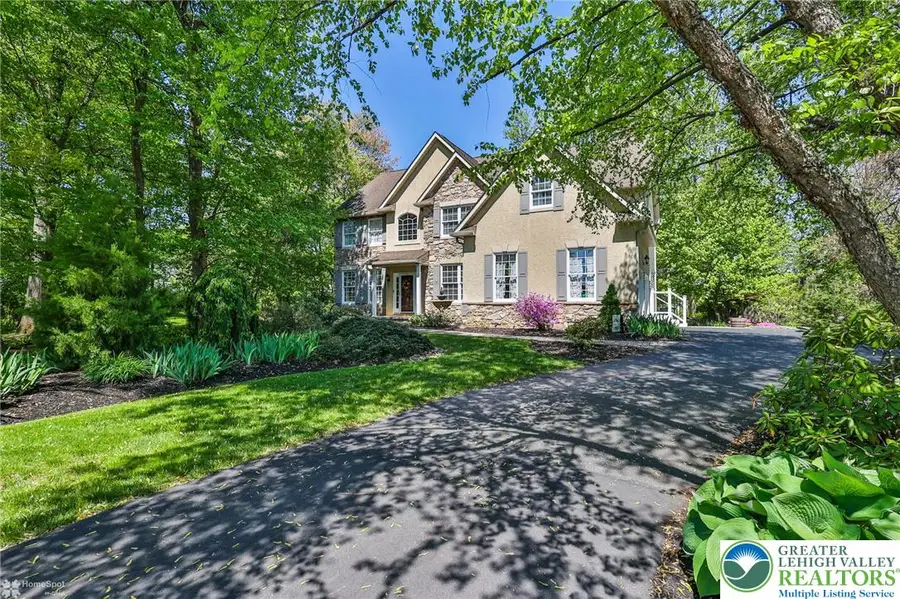 4353 E Texas Road, Wescosville, PA 18103 - #2
