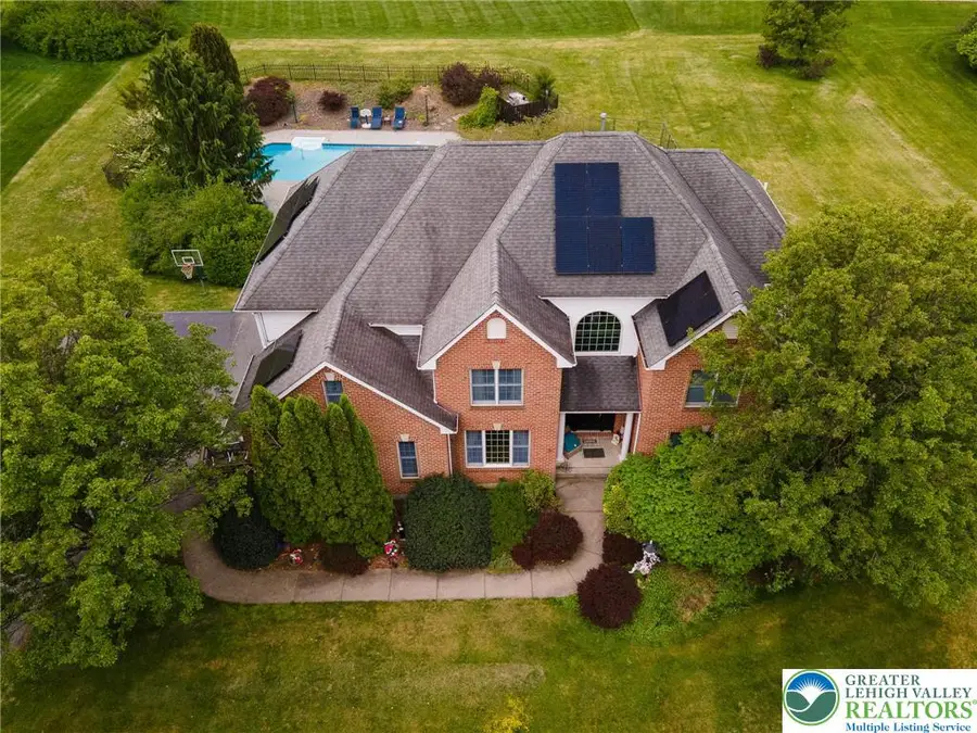 519 Rose Inn Avenue, Bushkill, PA 18064 - #2