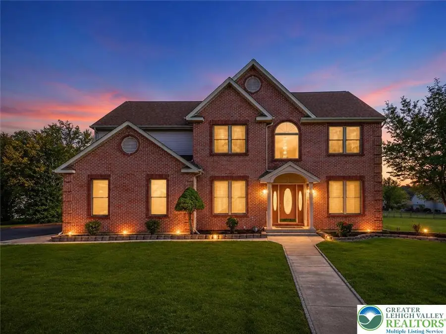 330 Indigo Way, Upper Macungie, PA 18104 - #2