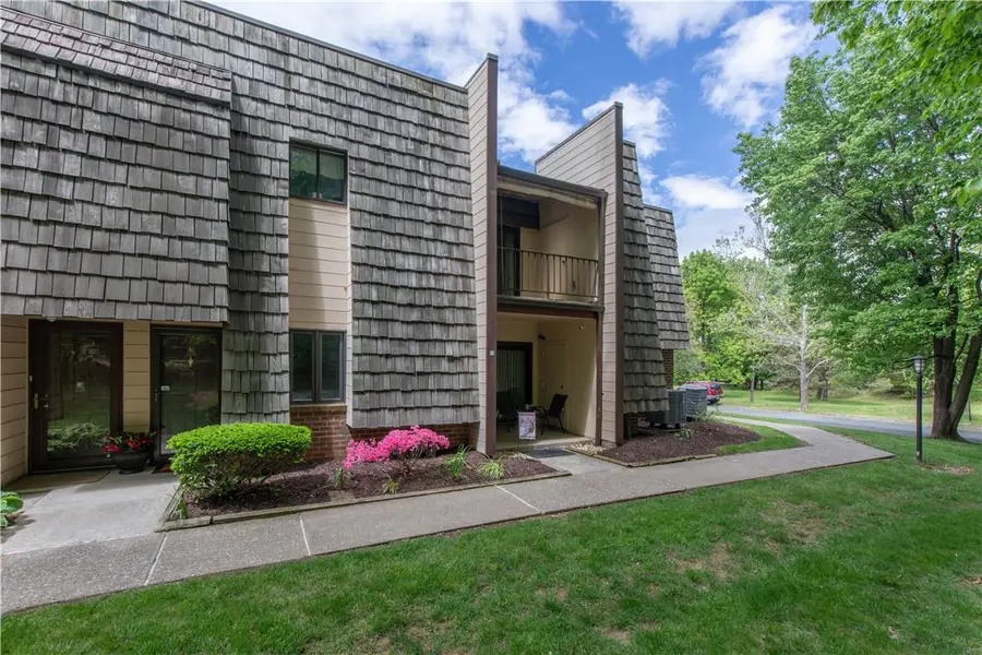 1031 Village Round, Wescosville, PA 18106 - #2