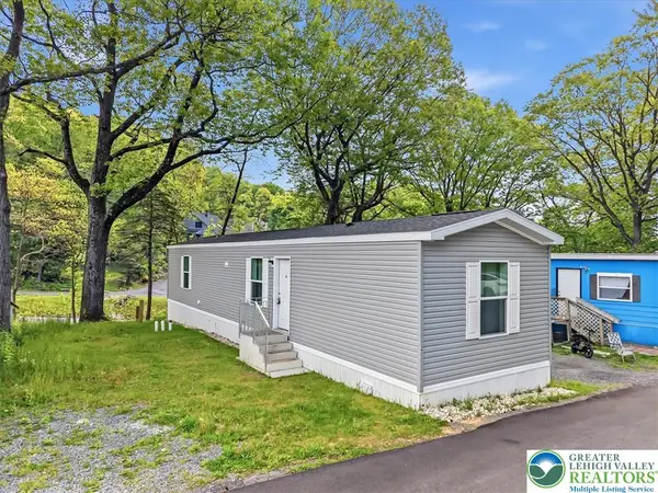 2 Indian Trail, Wind Gap Boro, PA 18091