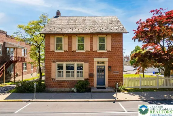 32 E Center Street, Nazareth Boro, PA 18064