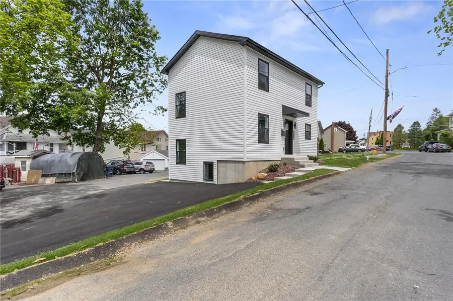 690 W Washington Street, Slatington, PA 18080 - #3