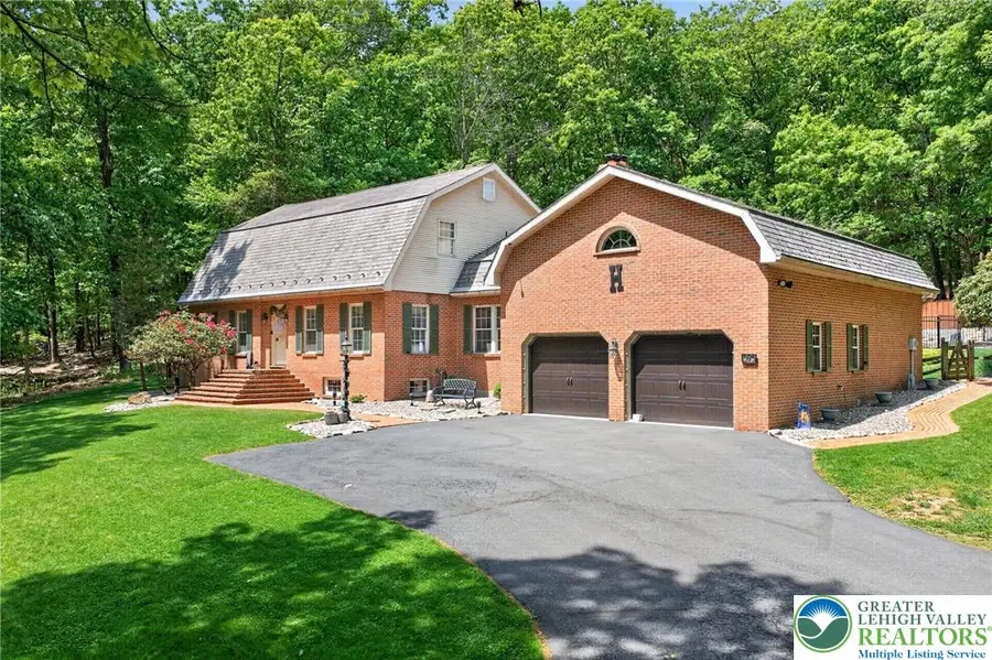 595 Walnut Avenue, Pen Argyl, PA 18072 - #3