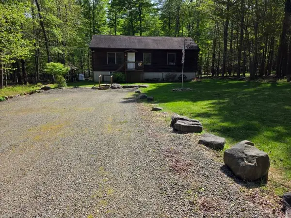 1037 Maplewood Drive, Newfoundland, PA 18445