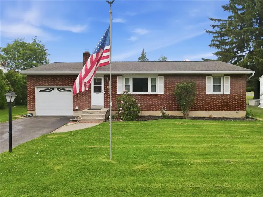 939 E Lynnwood Street, Salisbury, PA 18103 - #2
