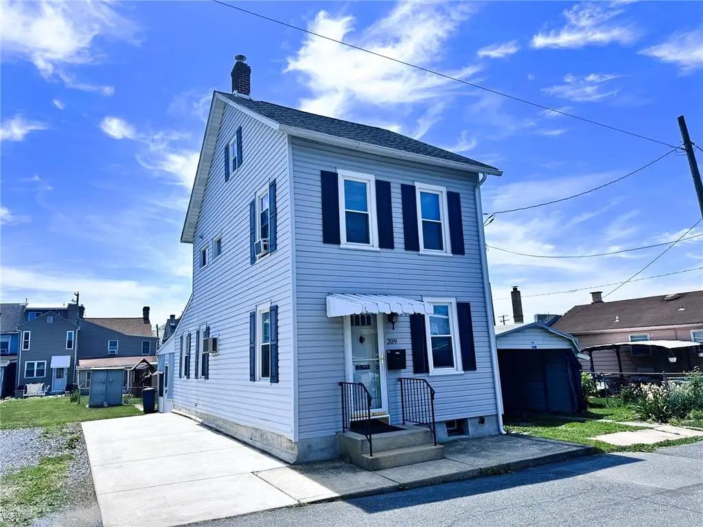 209 Middle Street, Catasauqua, PA 18032 - #1