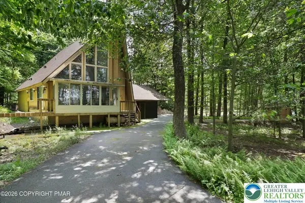 27 Longfellow Circle, Penn Forest Twp, PA 18210