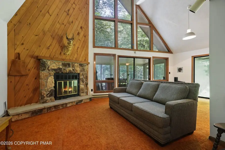 27 Longfellow Circle, Towamensing Trails, PA 18210 - #2