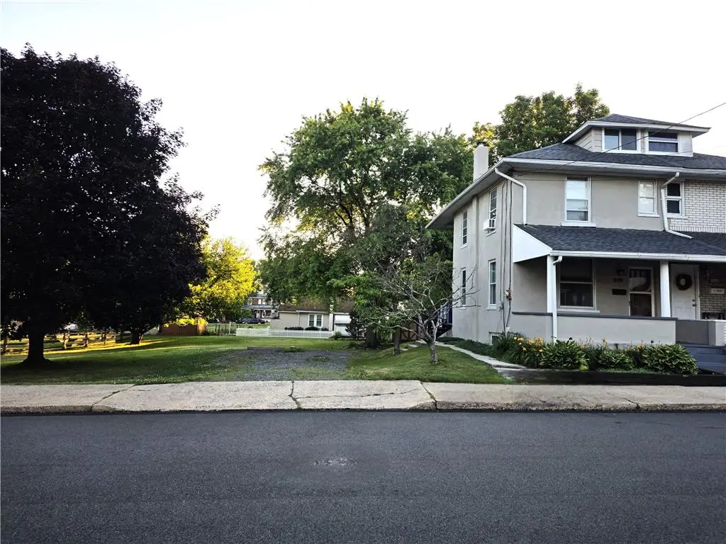 325 Delong, Emmaus, PA 18049 - #1