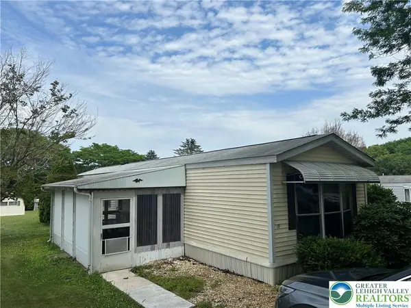 19 Liberty Ln, Upper Mt Bethel Twp, PA 18343