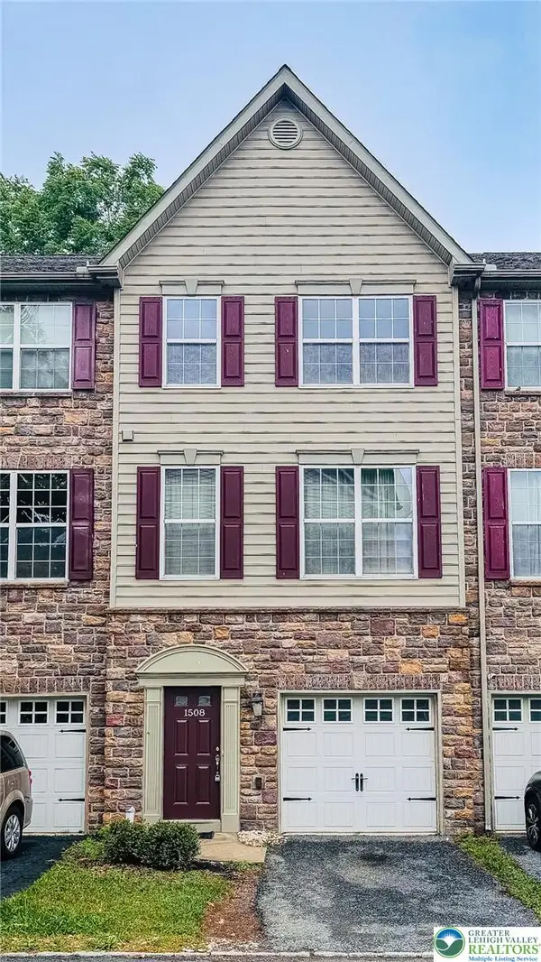 1508 Brookstone Place, Hellertown Boro, PA 18055
