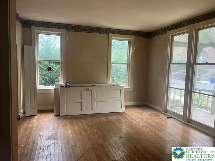 16 W Center Street, Nazareth, PA 18064 - #2
