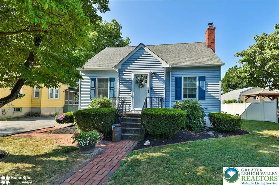 132 E Landis Street, Coopersburg, PA 18036 - #2