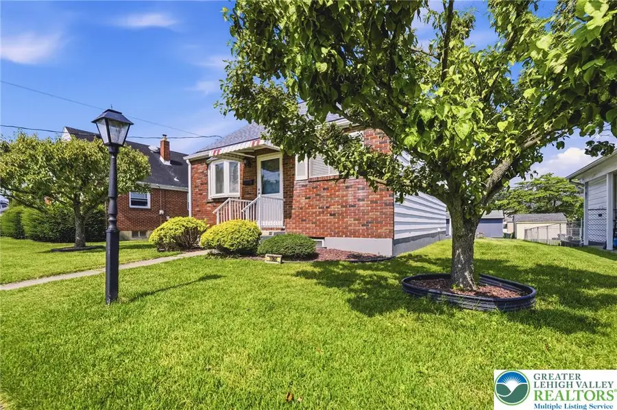 1060 New Jersey Avenue, Hellertown, PA 18055 - #2