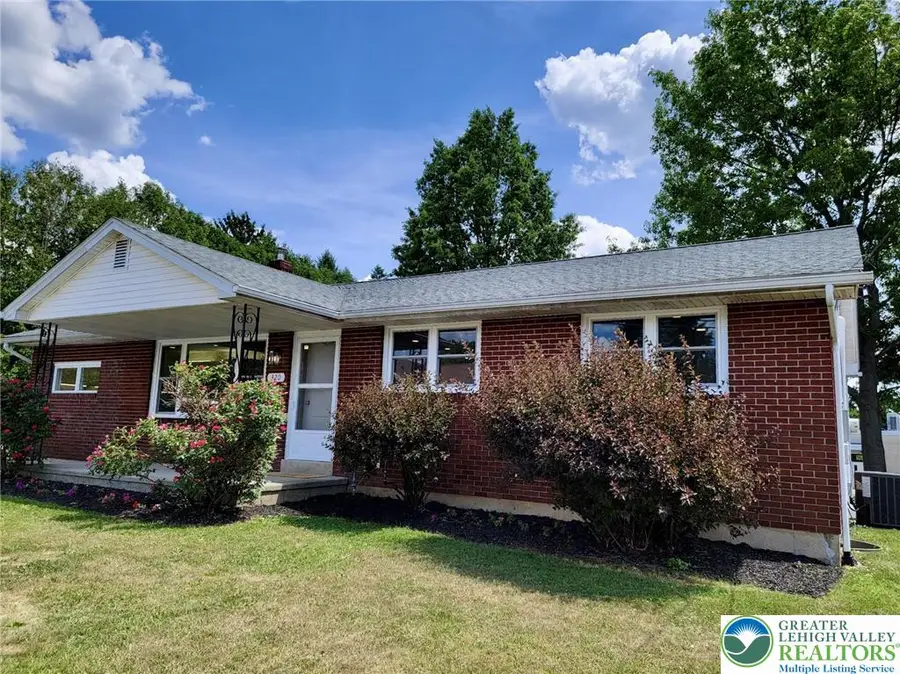 320 E Landis Street, Coopersburg, PA 18036 - #3