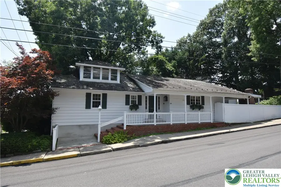 24 E Plainfield Avenue, Pen Argyl, PA 18072 - #2