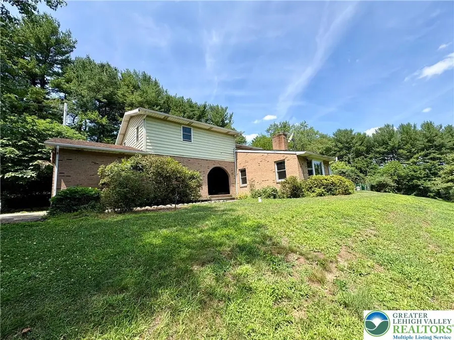 575 N Hokendauqua Drive, Moore, PA 18014 - #2