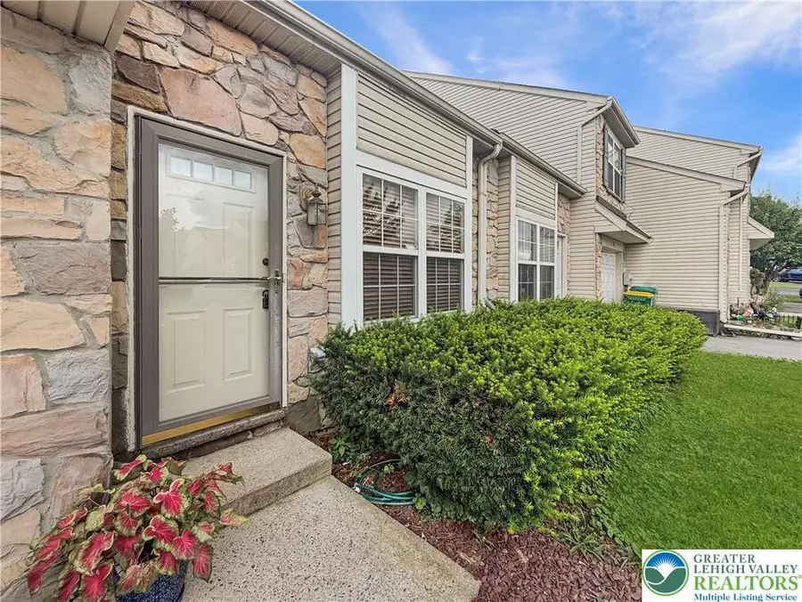 5612 Stonecroft Lane, Lower Macungie, PA 18106 - #3