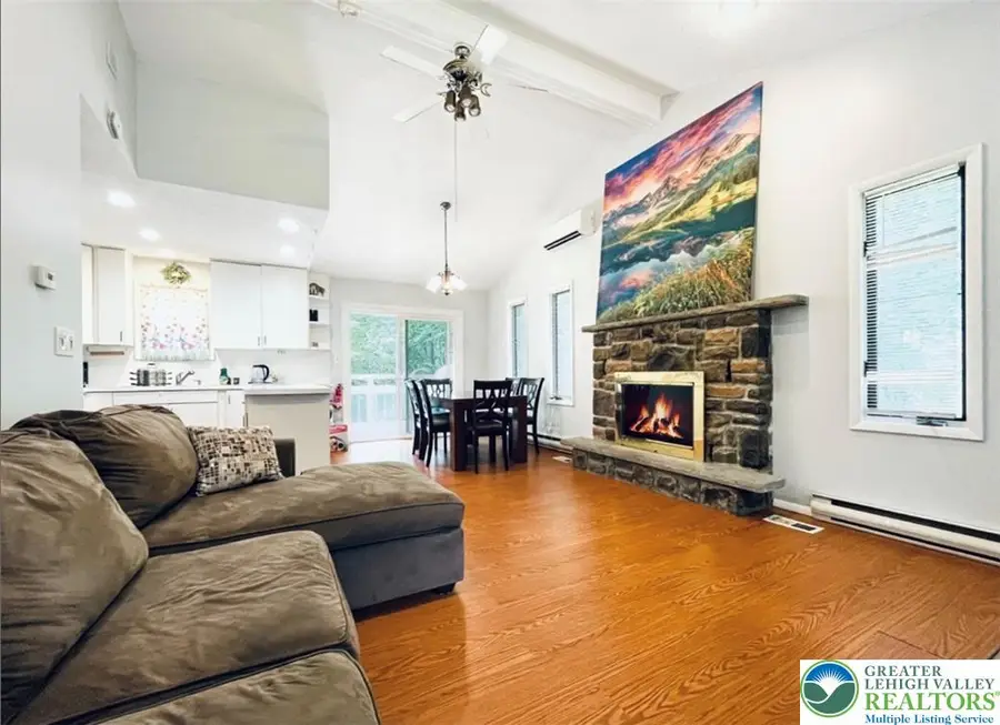 65 Livingston Lane, Clifton, PA 18424 - #2