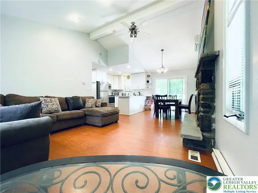 65 Livingston Lane, Clifton, PA 18424 - #3