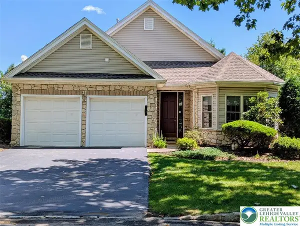 72 S Glenmoor Circle, Palmer Twp, PA 18045