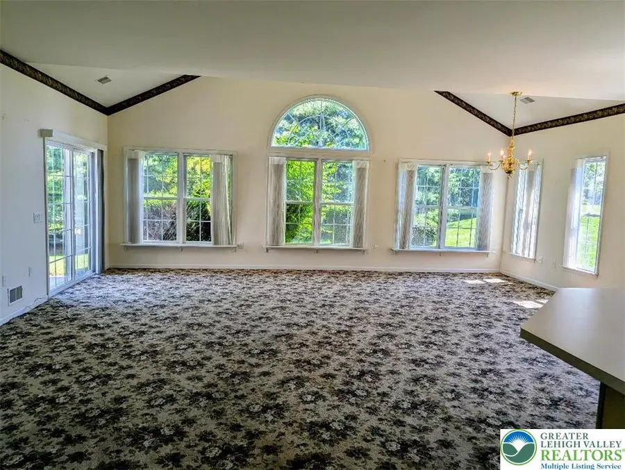 72 S Glenmoor Circle, Palmer Township, PA 18045 - #2