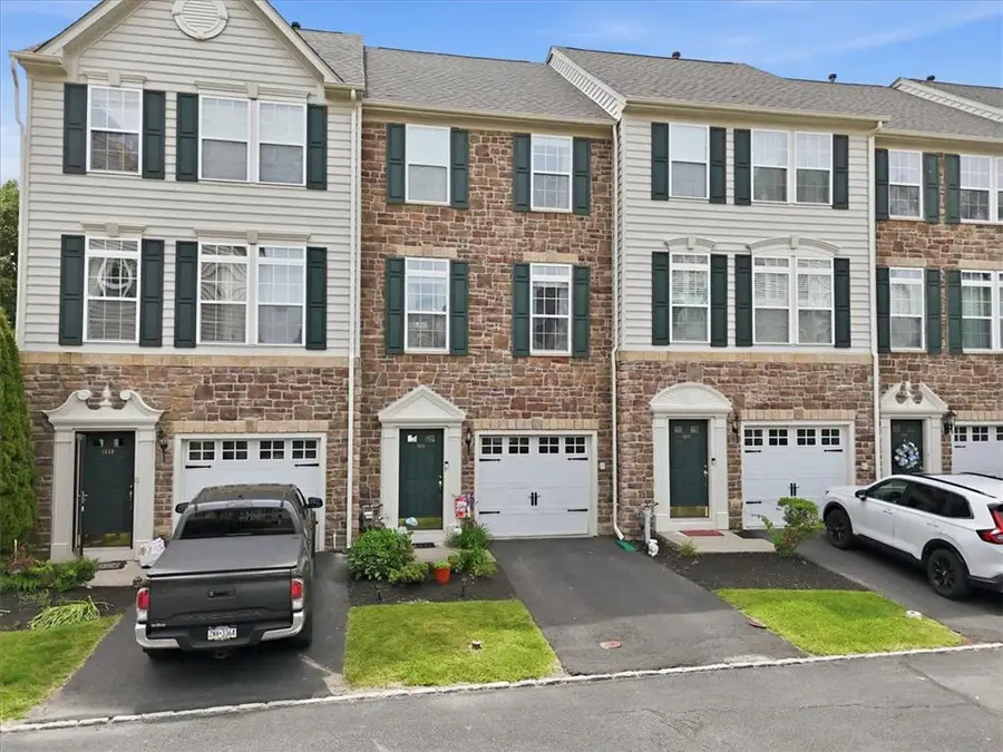 1648 Oakridge Lane, Hellertown, PA 18055 - #2