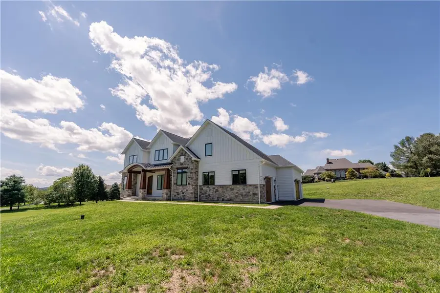 4280 Wyndemere Circle, Lowhill, PA 18078 - #3